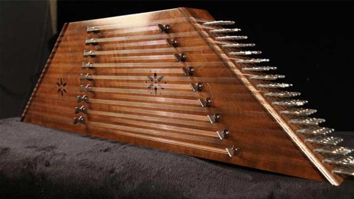 سنتور از اصیل ترین سازهای ایرانی